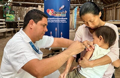 Vacinação de uma criança