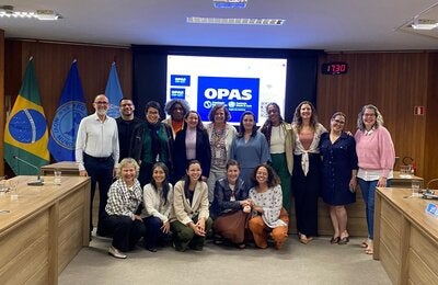 Registro fotográfico dos participantes da Oficina realizada pela BIREME na OPAS Brasil, no dia  23 de julho de 2025, para validação de resultados parciais do projeto Ajudas Decisionais.