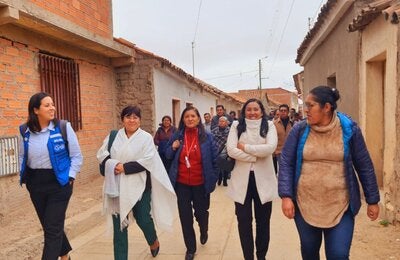 Personal de centros de salud en Bolivia