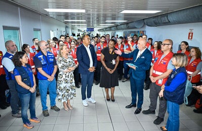 Llegada de asistencia a Jamaica