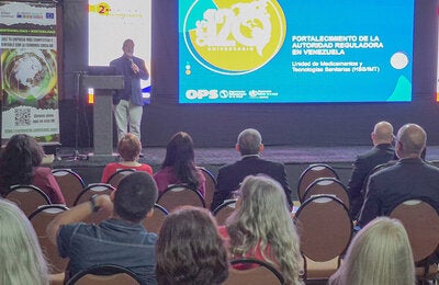 Armando de Negri, representante de la OPS en Venezuela, durante su intervención en el segundo Networking Farmacéutico, organizado por CIFAR