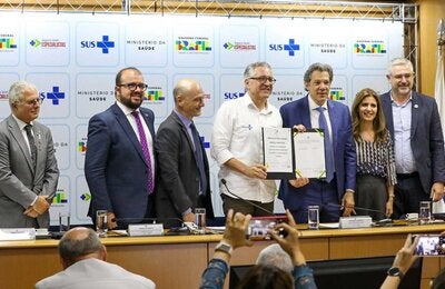 Assinatura do acordo ministerial