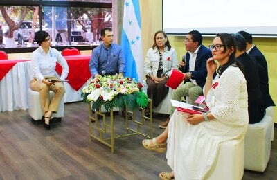 Participantes en el Foro del Día Mundial contra el VIH