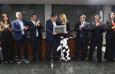 Foto de la entrega del reconocimiento