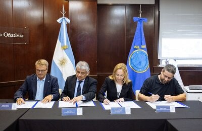 foto de la firma de acta compromiso