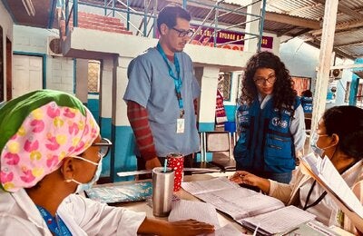 OPS visita establecimientos de salud