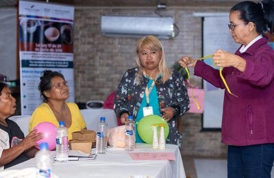 Sesión con parteras - transferencia de conocimiento