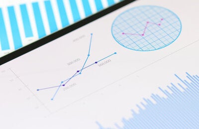 pantalla con gráfico de análisis de datos