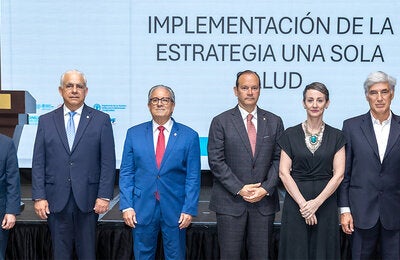 Fotgrafía de autoridades participantes en la reunión para consolidad la estrategia Una Sola Salud