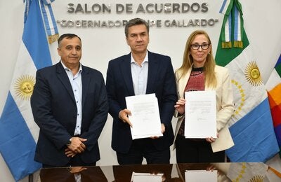 Foto firma del acuerdo