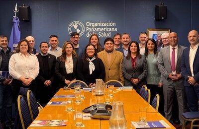 Foto con los participantes de la reunión