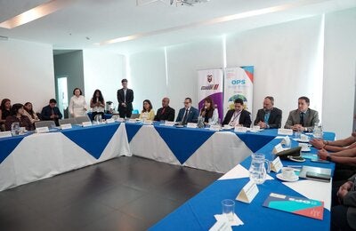 Sonia Quezada, representante de OPS/OMS en Ecuador y Juan Carlos Aveiga, ministro de Salud Pública, instalan reunión para la conformación del Comité Nacional de Referencia para la Transición e Implementación de la Clasificación Internacional de Enfermedades, 11.ª Revisión (CIE-11)