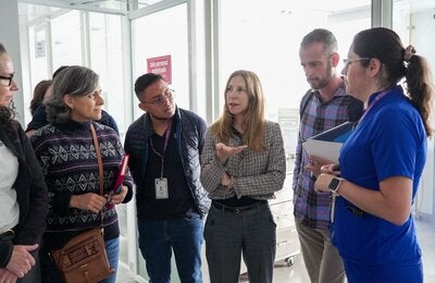 Equipo de la misión regional y de la oficina país visitan unidades de salud en Ecuador en el marco de la estrategia de eliminación del VIH