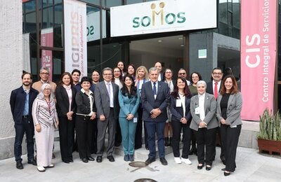 Grupo de personas que participaron en la reunión de bienvenida a la misión de la OMS.