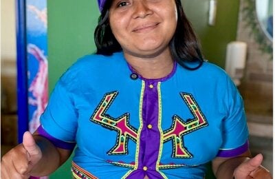 mujer indigena embera sonriendo