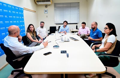 técnicos de panaftosa reunido con el Representate regional de la OMSA para las Amméricas