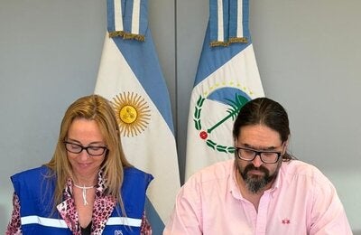 Foto de firma del acuerdo