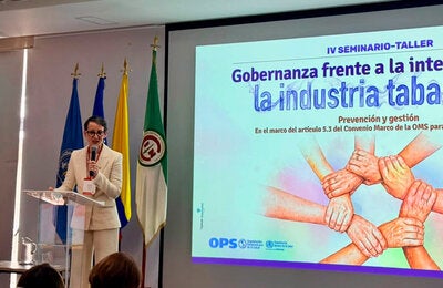 persona presentando 