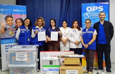 Representante OPS entrega donación a autoridades regionales