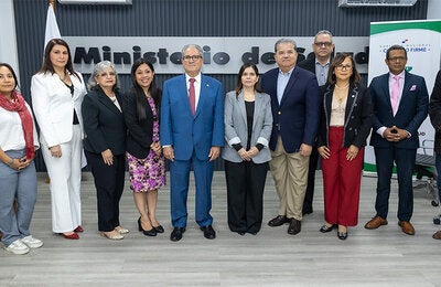 Fotografía protocolar de autoridades y miembros del equipo técnica interinstitucional participantes en los Exámenes Tempranos de la Acción (ETA).