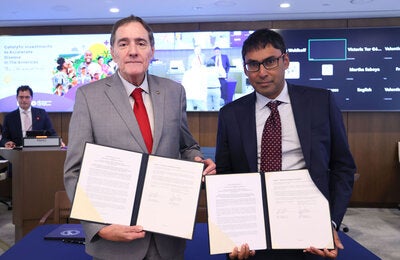 Dr. Jarbas Barbosa y Dr. Kumanan Wilson, director ejecutivo y director científico del Instituto de Investigación en Salud Bruyère