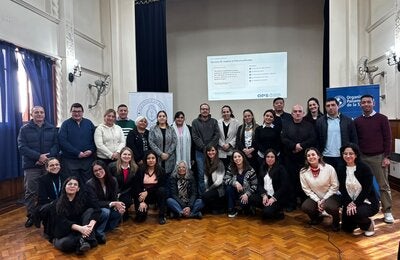 Foto grupal de participantes del taller