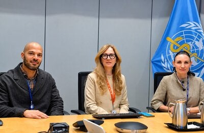 Equipo durante reunión oficial