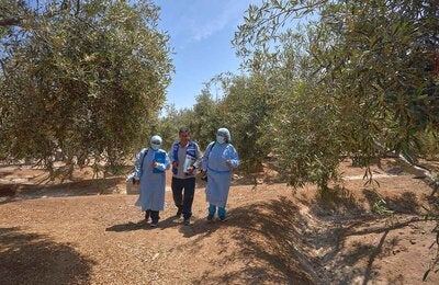 Personal de salud en jornada de vacunación para prevenir brotes de dengue frente al Fenómeno El Niño 
