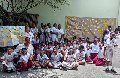 grupo de jovenes de un colegio