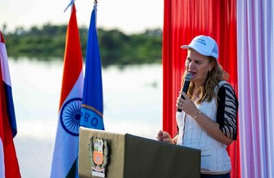 "lancha médicamente equipada que fue entregada oficialmente en el puerto de Fuerte Olimpo""