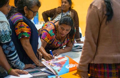 Actividades de Reunión - Fortaleciendo Vínculos: Comadronas y el Sistema de Salud en Guatemala