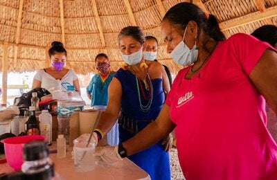 Jabones naturales, esperanza para enfrentar la COVID-19 y generar ingresos para mujeres amazónicas