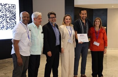 Entrega de certificados a participantes