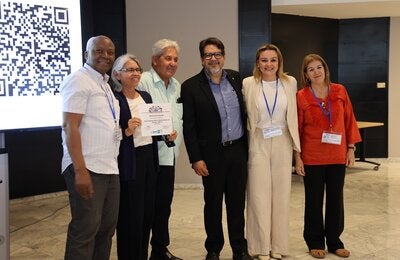 Entrega de certificados a participantes