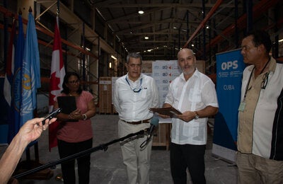 Participantes en acto de entrega de la donación de Canadá a Cuba