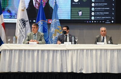Autoridades del Ministerio Público junto a representante de OPS, durante encuentro.