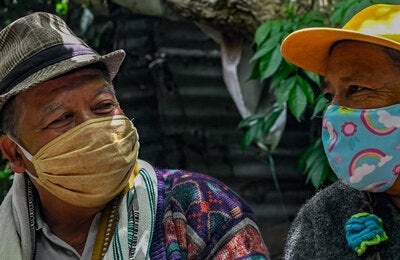 Pareja mayor indígena