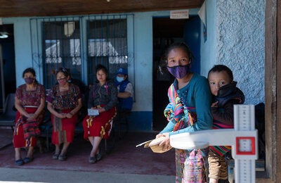 Ingrid Lopez y su hijo Juan Noé Pérez
