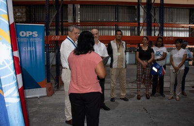 Participantes en la entrega de la donación de Canadá a Cuba