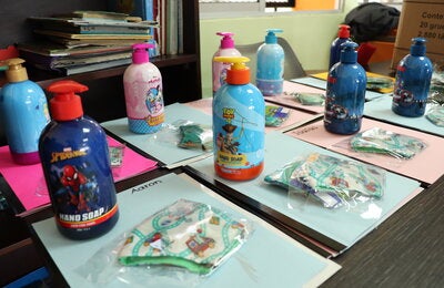 Kits de higiene personal entregados