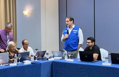 Sesión de trabajo en el Curso R desarrollado en La Habana