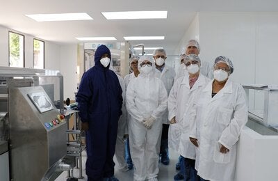 Equipo de OPS visita línea de mascarilla instalada en COMBIOMED como parte de proyecto con UE  y OPS