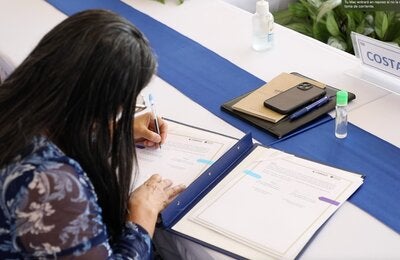 La Viceministra de Salud de Costa Rica, Alejandra Acuña, fue una de las firmantes del acuerdo