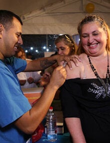 Woman participating in the night of vaccines