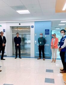 Personal del Ministerio de Salud y de la OPS en Costa Rica visitan centros de salud privados