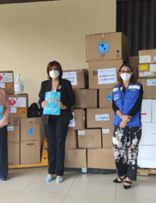 Autoridades del MSP y OPS durante la entrega de la donación 
