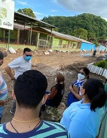 centro de salud afectado por tormentas tropicales