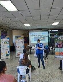 capacitando a voluntarios y personal comunitariohnd