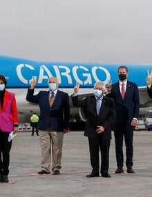 Chile recibe las primeras vacunas COVID-19 a través del Mecanismo COVAX