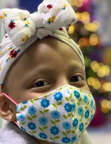 Niña, paciente con cáncer